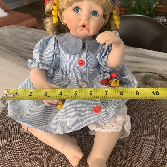 Crying Kayla Porcelain Doll. The Hamilton Collection - Picture 9 of 11